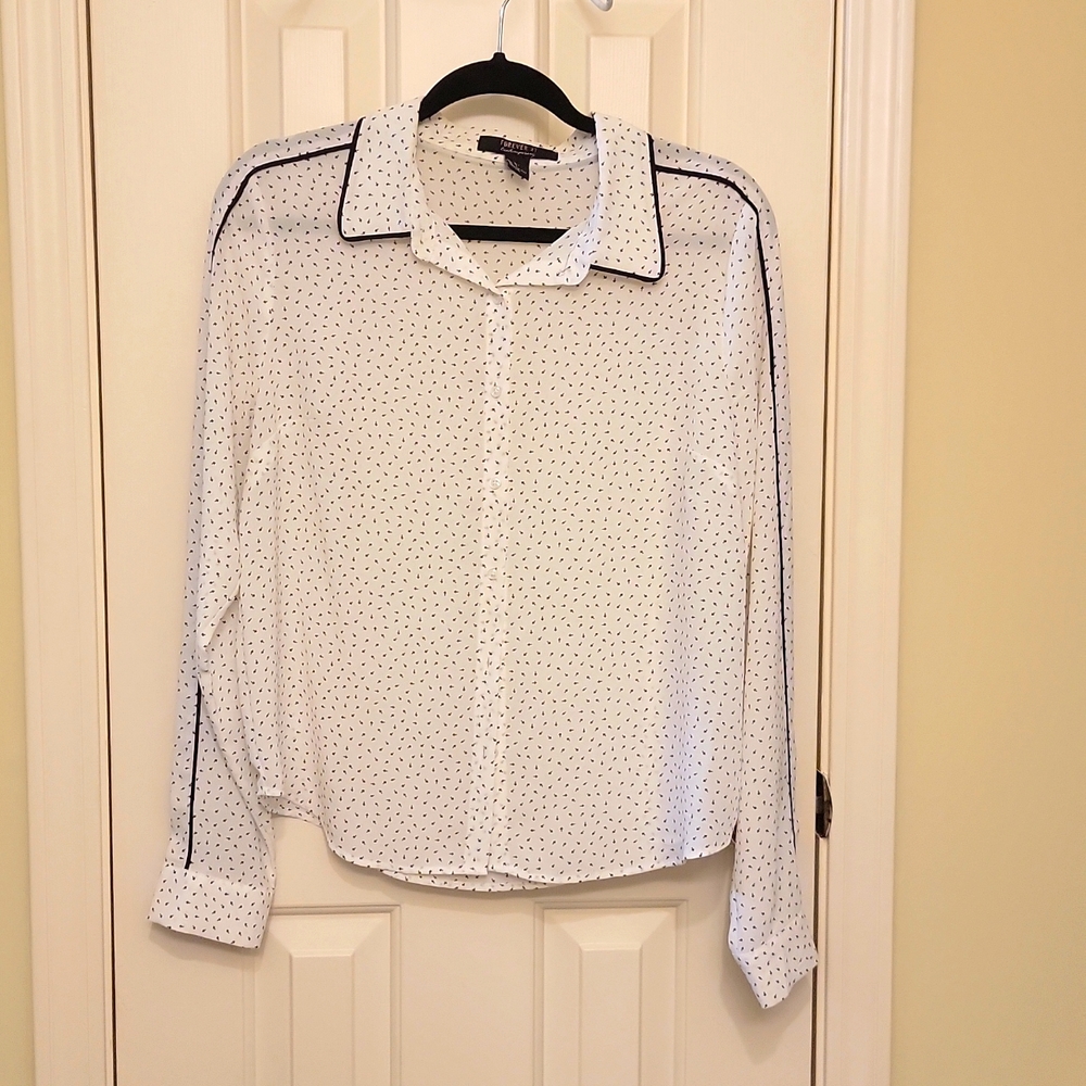 Long-sleeved black and white button down blouse with piping